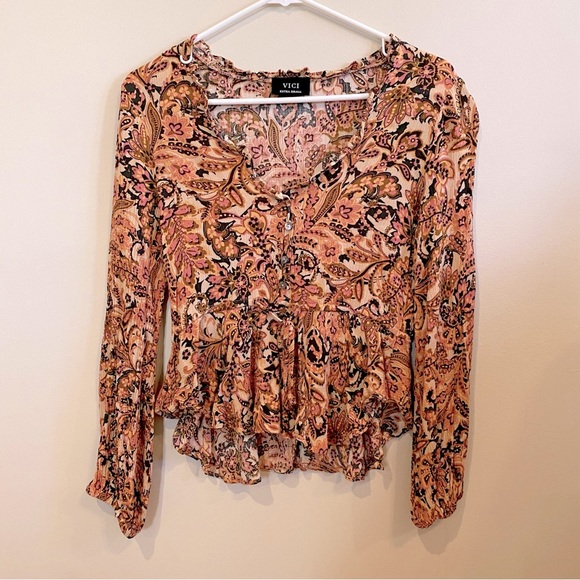 Vici Top - Picture 3 of 11